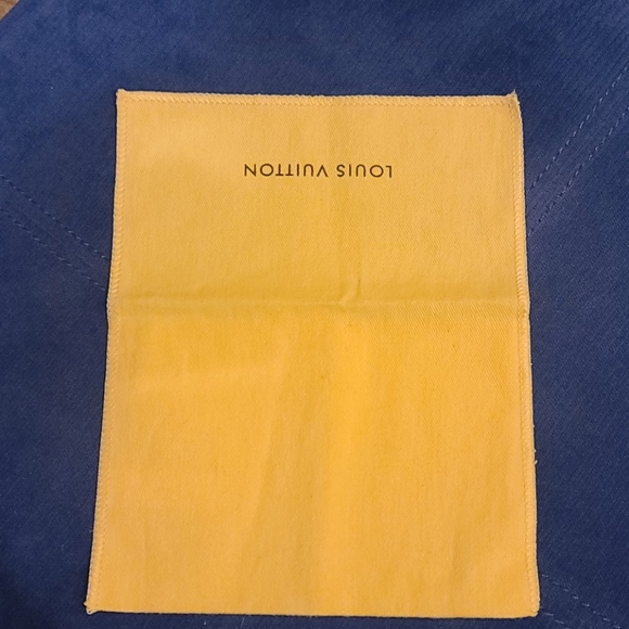 Authentic Louis Vuitton small 👝 - Picture 3 of 5